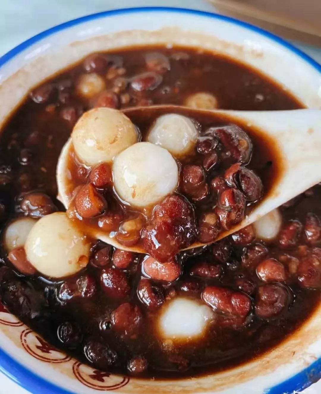 来自大众点评@1杯双响炮店内有一款红豆沙小汤圆常受欢迎,红豆煮的很