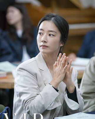美娜:这部剧里,我很喜欢贤雅,她有任何困难从不说,不会博取别人的同情