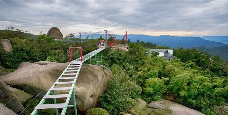 【寒假遊】巨石山2天1夜純玩 玻璃滑道 木屋別墅 永泉憶江南