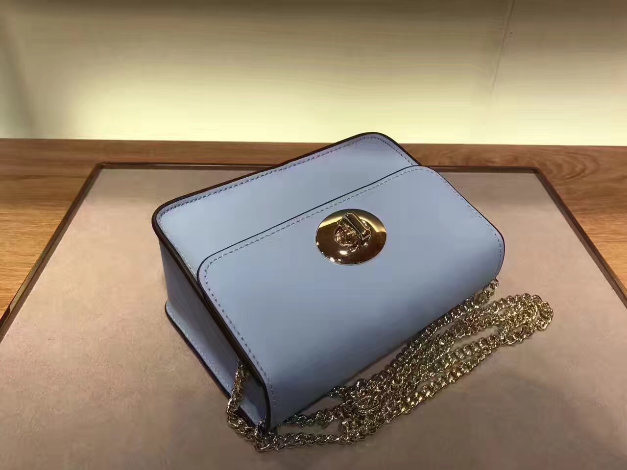高仿包内幕揭秘一个包包还分这么多种版本