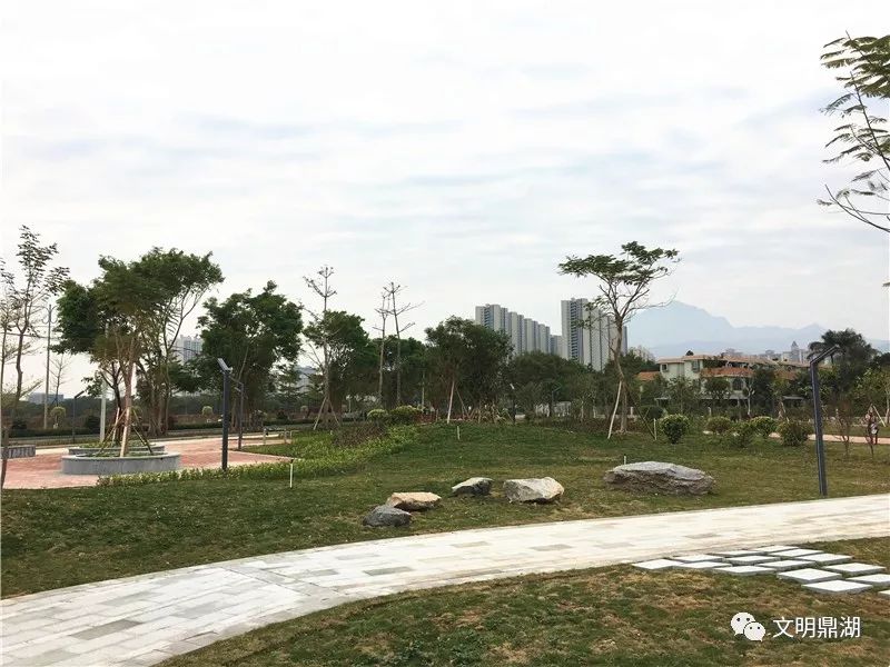 肇庆市长利湖沙滩公园图片