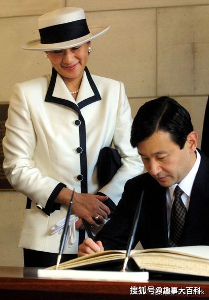 日本太子妃雅子26年终于熬成皇后戴上后冠她却哭了
