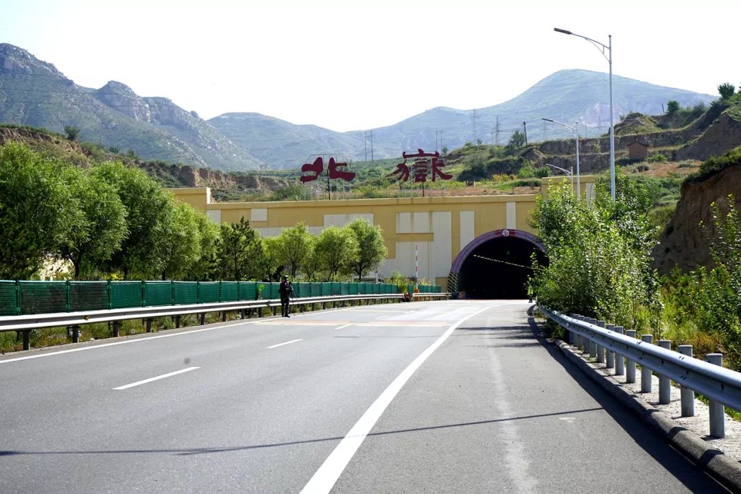 00至16:30 恒山隧道荣乌方向2019年12月23日8:00至16:30 恒山隧道乌荣
