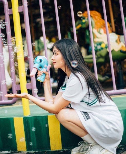 长相酷似杨幂,《快女》罗震环现状如何?比刚出道更清纯可人