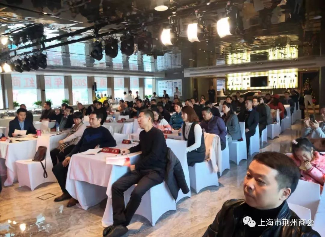 商会特邀嘉宾,上海交通大学南洋商学院常务副院长高冰教授给会员们作
