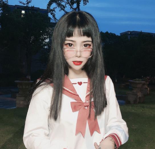 顾茜茜初中照被公开穿校服狂秀牛奶肌看到颜值给跪了