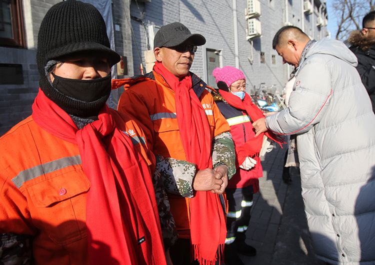 冬日送温暖 西草市街环境守卫者收到"暖心大礼包"