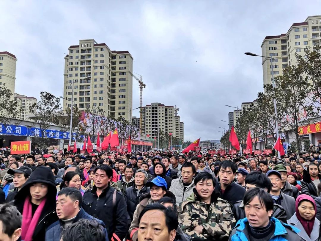 昭通靖安新区首批群众搬迁入住中建装饰益路前行