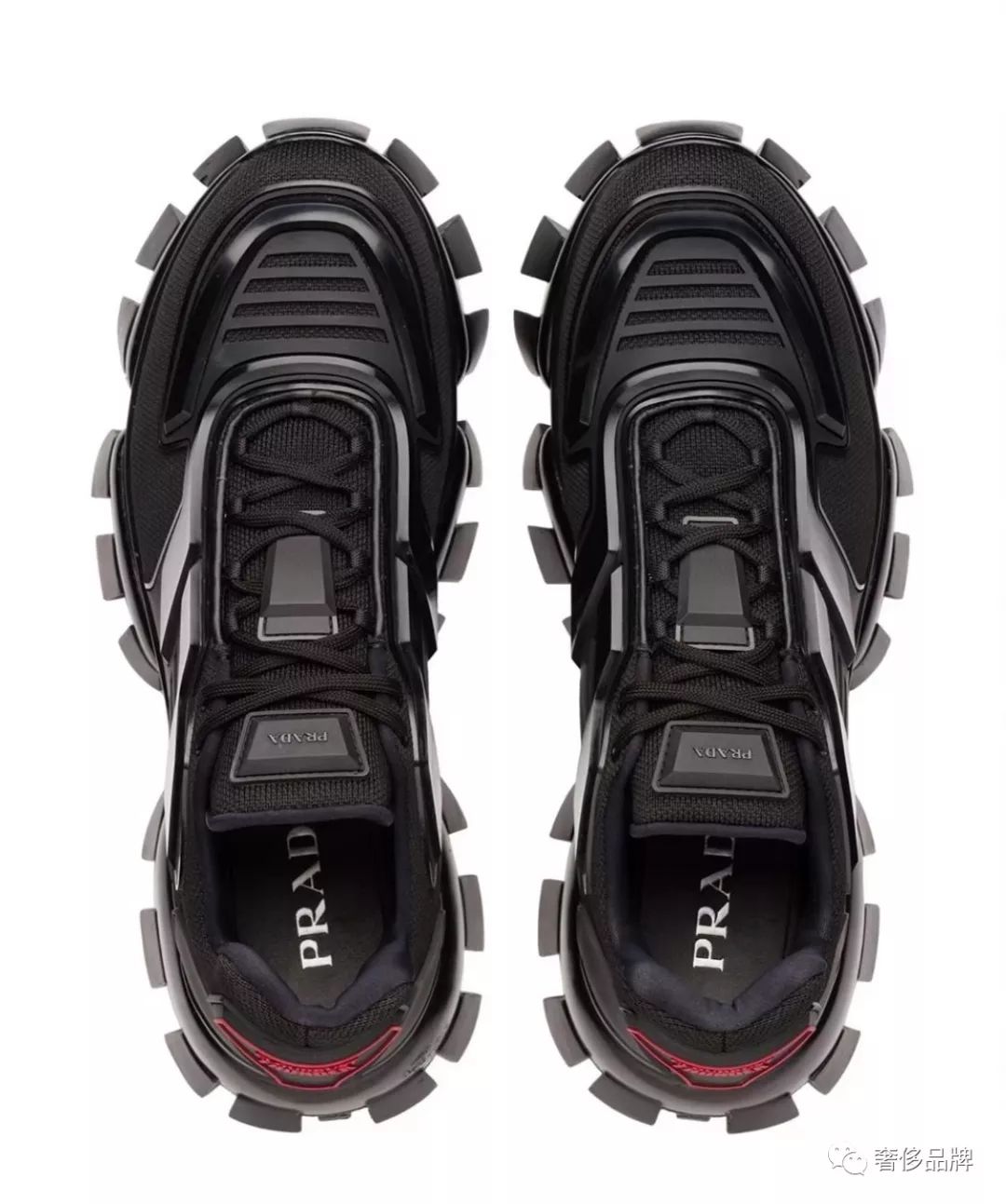 时髦的"矮子"都在穿同一双prada.