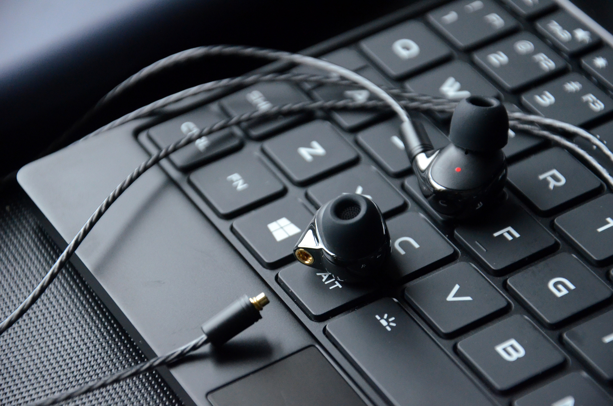 原创小米首款发烧级耳机评测圈铁四单元蓝牙有线双连接设计