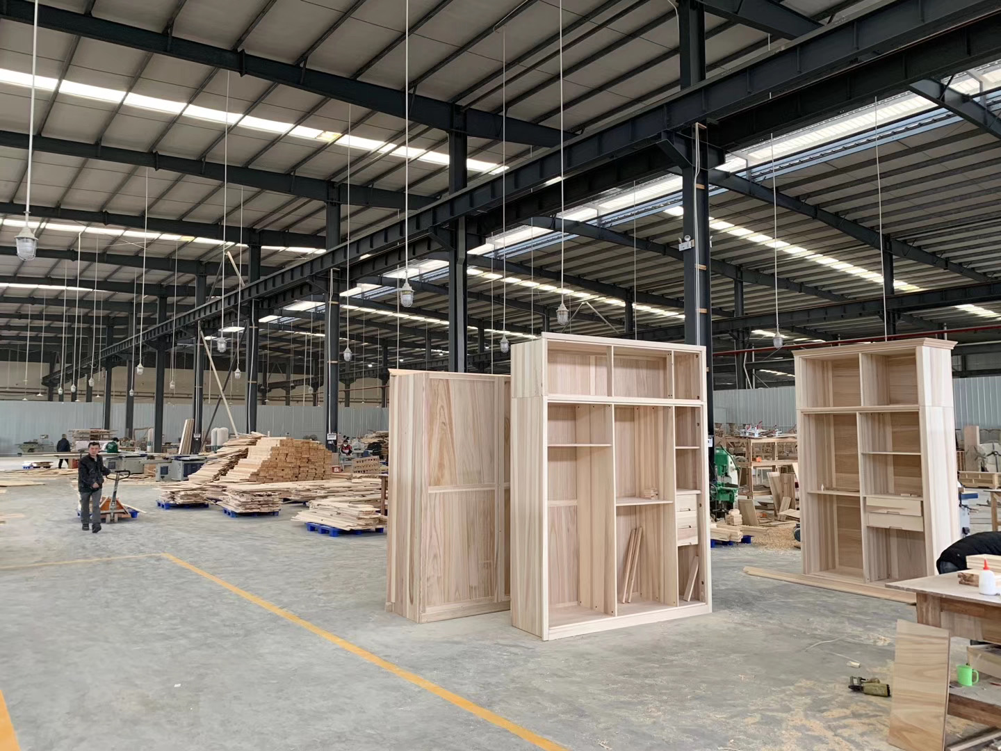 悠好木家居合川工厂实拍,实木定制家居生产展示