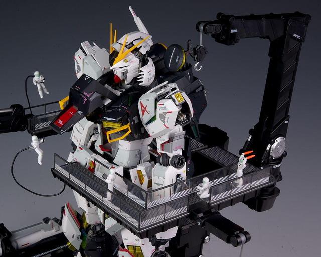 可动的底座可以安装武器四方各有射灯,位置可调整备兵怎么放都行骡子