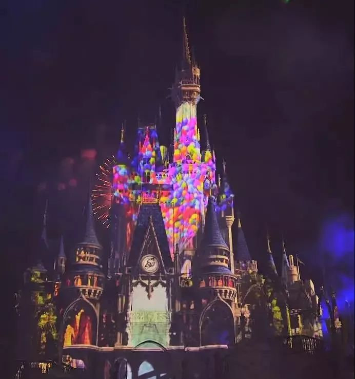 圣诞老人发礼物elsa女王哭求男朋友快上车带你探秘真实的童话世界