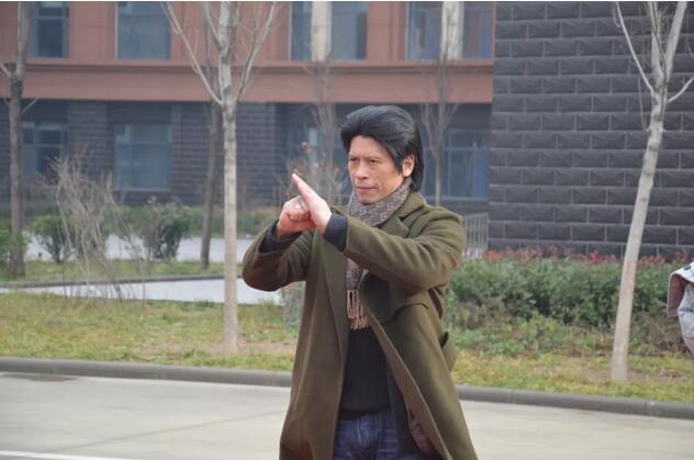 非物质文化遗产咏春拳传承人郑祖杰莅临高唐北京新学道双海湖实验学校