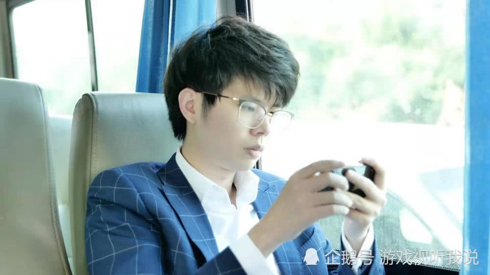 ag张角"酒后吐真言",深夜对久哲"咆哮":你长大了吗?爱你也恨你!