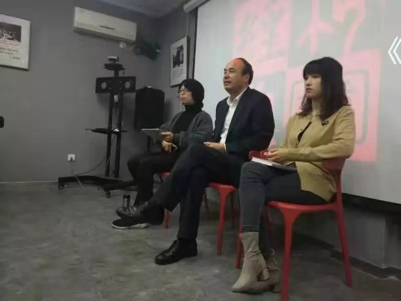 刘成富:我去先锋书店做过几次讲座,书店通道的墙上写着几句很醒目的话