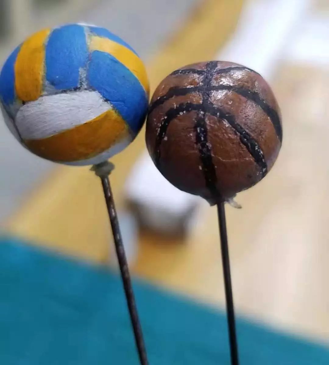 初中生设计多功能球场:篮球场切换为羽毛球场只需1秒钟!