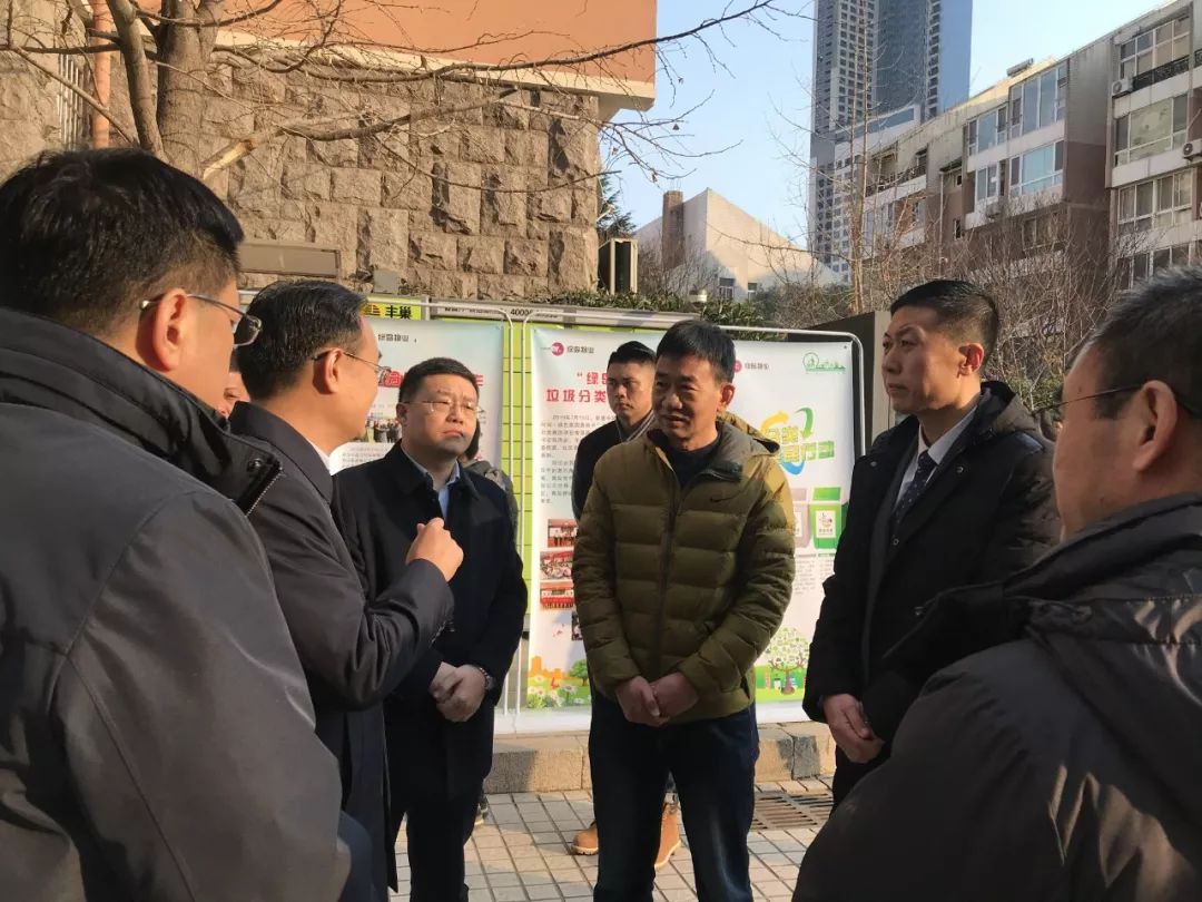 国家住建部建设司副司长张乐群深入香港中路街道调研垃圾分类工作