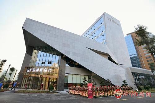 城市新地标龙潭新经济产业功能区首个五星级智能化酒店正式运营