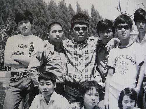 不过这张里,拽得二五八万的元彪也是挺吸睛的.