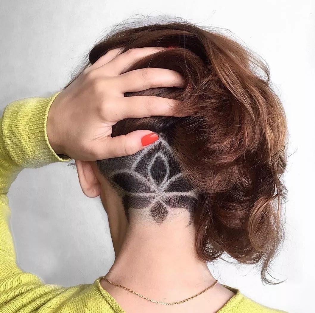 [女士后颈部创意雕刻]