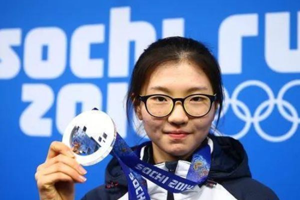 奥运冠军17岁噩梦开始,被教练侵犯5年,奥运会前"还来一次"