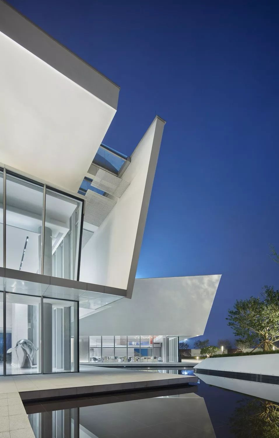 项目名称:美的·未来中心设计总监:彭征主案设计:张立,许淑炘设计团队