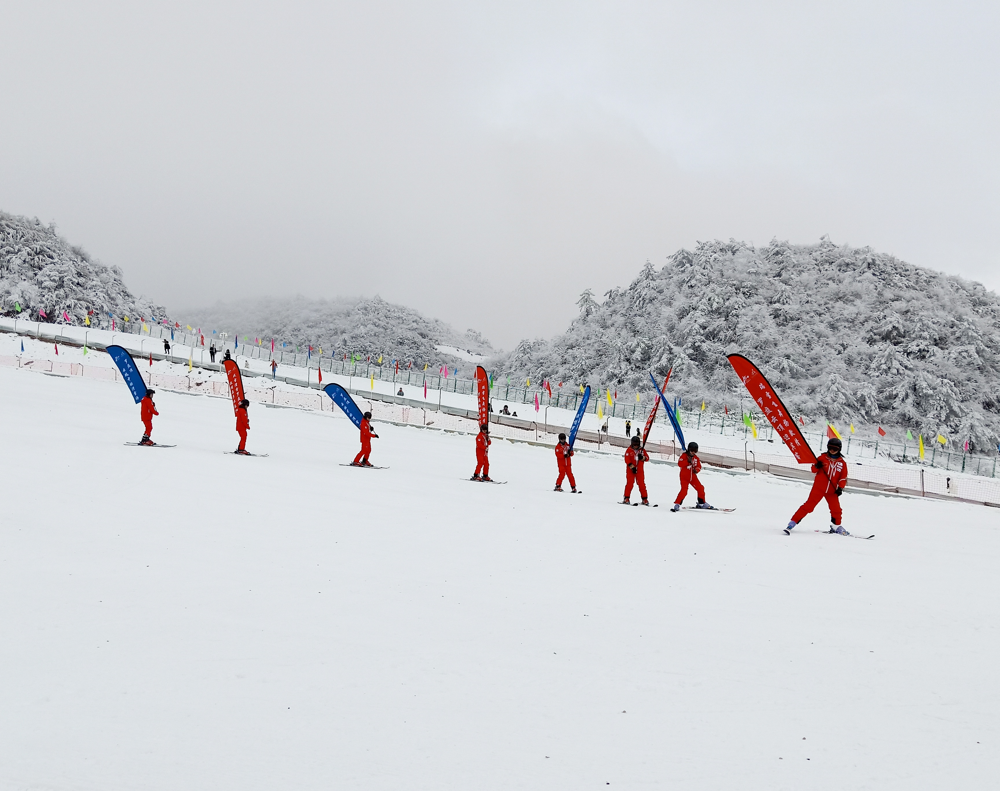 巴中滑雪场图片