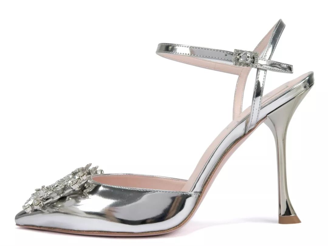 璀璨登场全新bouquet花卉钻扣高跟鞋细腻酒杯跟风情独具令步履款款