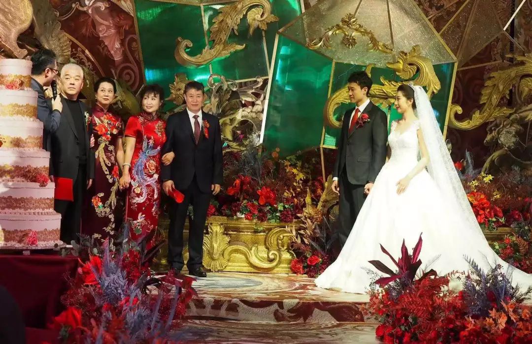 宋龙大婚,李霄鹏现场见证,蒿俊闵张弛等鲁能球员送祝福_足球