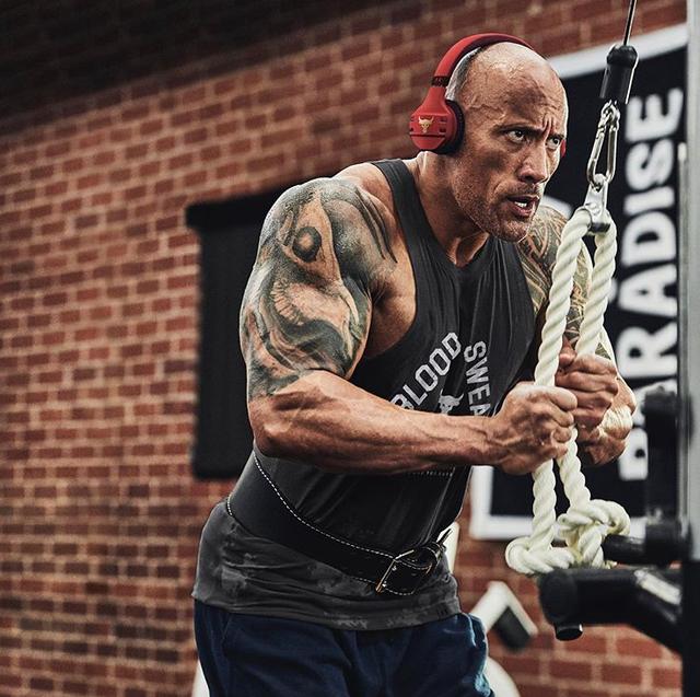 这是他从青少年时期就养成的习惯,长年累月下来,他身上的肌肉愈发强壮