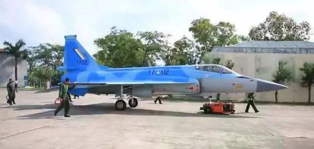 (缅甸涂装天蓝色的jf-17b block2)