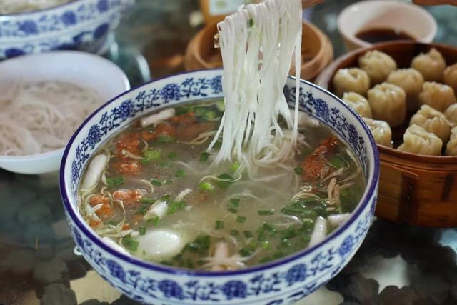 雲南建水逛吃,這些當地人推薦的餐廳別錯過!遊客:物價真低_米線