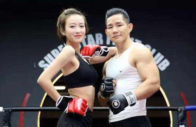 中国拳王杨建平身价过亿,娶美女妻子拥豪车,杨建平:我很爱她