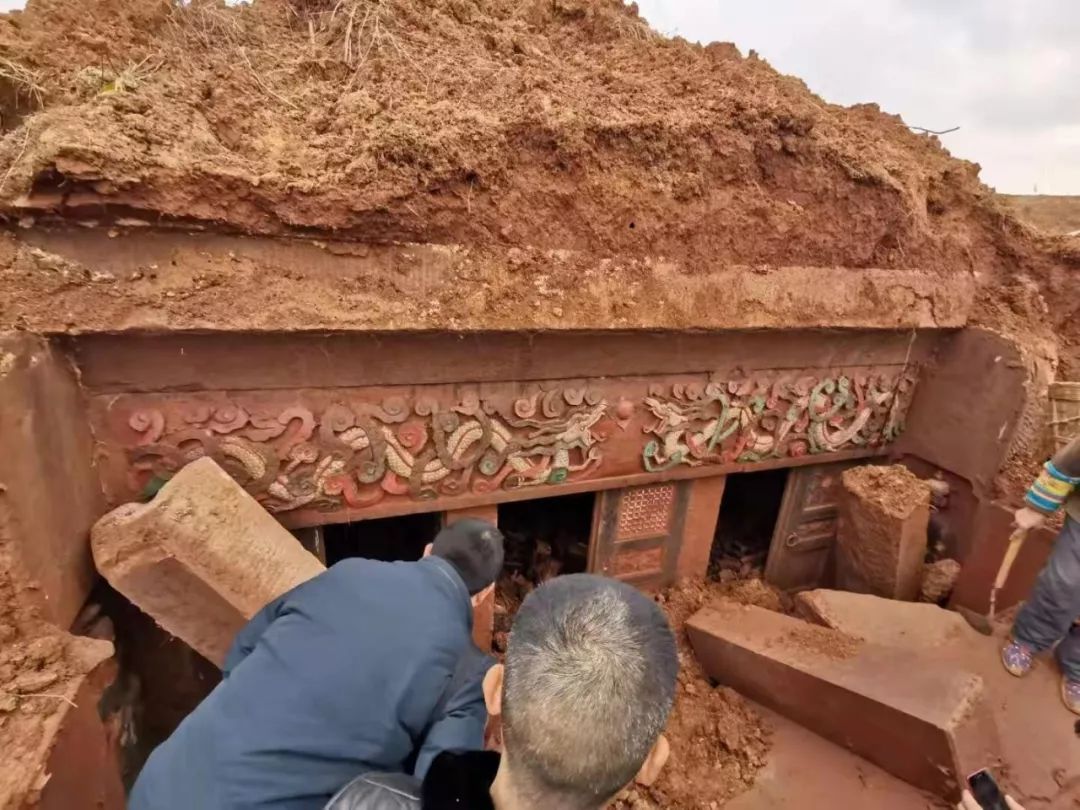 眉山境内某高速公路施工现场,发现一座古墓!