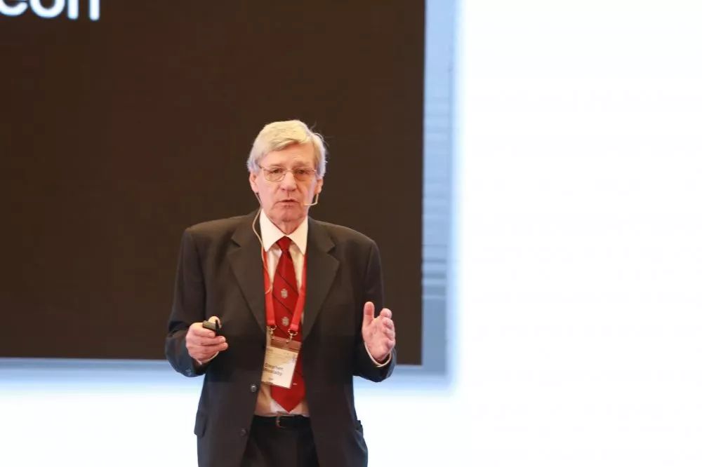 韦斯塔比演讲精彩瞬间2019年12月20日71岁高龄的