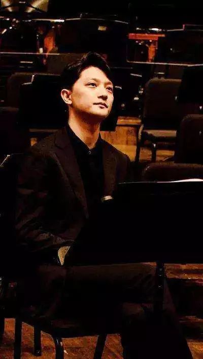 主要有中国旅美青年作曲家李劭晟和中国80后青年作曲家郑阳