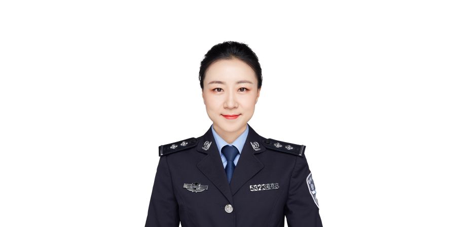 正规女式警服图片