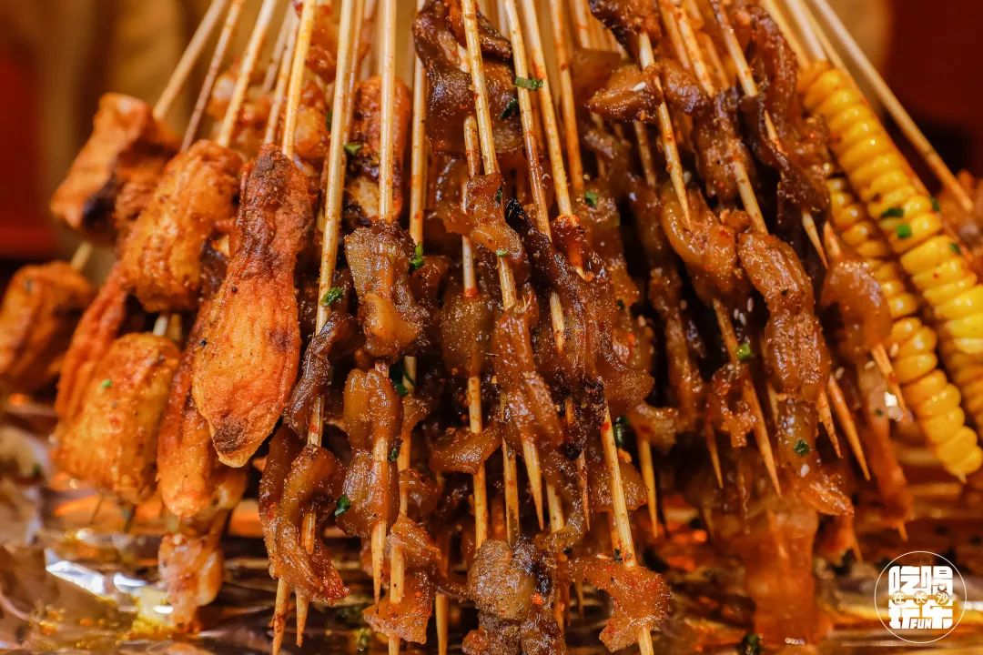 卤味烧烤再现江湖参与地摊风云杯首届抖音达人大赛赢lv万元大礼