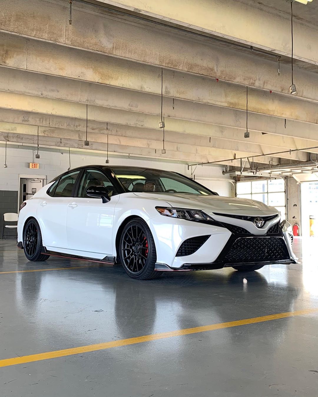 2020款丰田凯美瑞trd版实拍,更加帅气酷炫前脸!