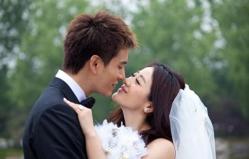 原创杜冰雁二婚嫁小6岁演员丈夫靠卖她嫁妆和名牌包度日今成富婆