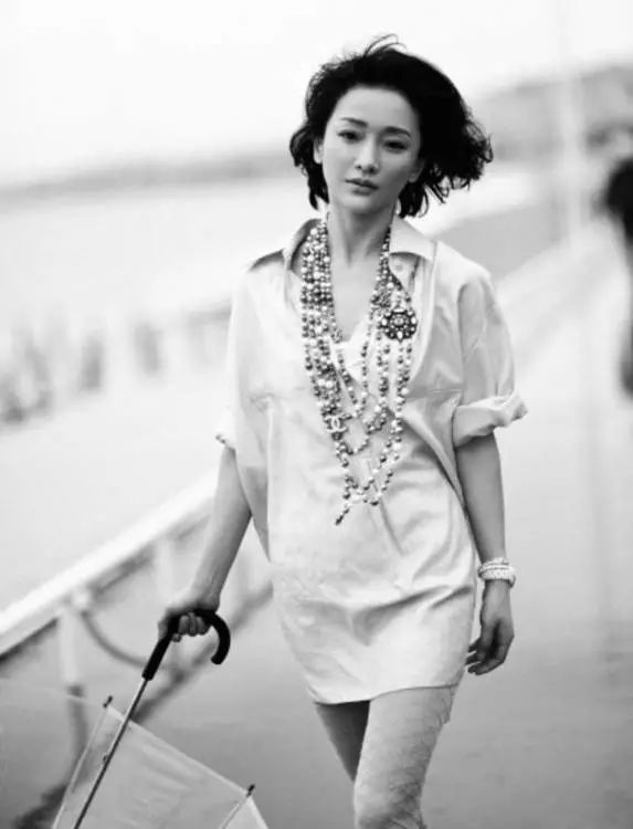 她被传小三吸毒43岁还撩霍建华但她就是陈坤真爱