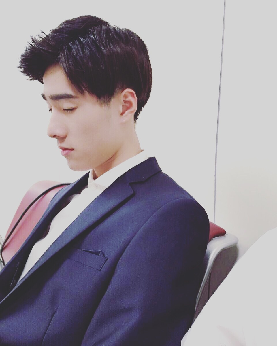 图1杨洋杨洋——这个看起来有点高冷,但笑起来又很温暖的男孩,是当时