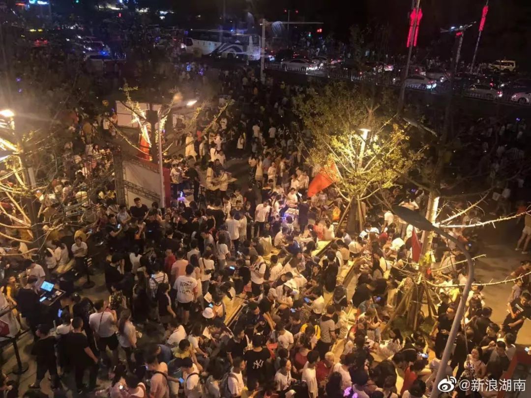 长沙地区去排队20000人的网红餐厅就餐的正确姿势找无所不能的金钥匙