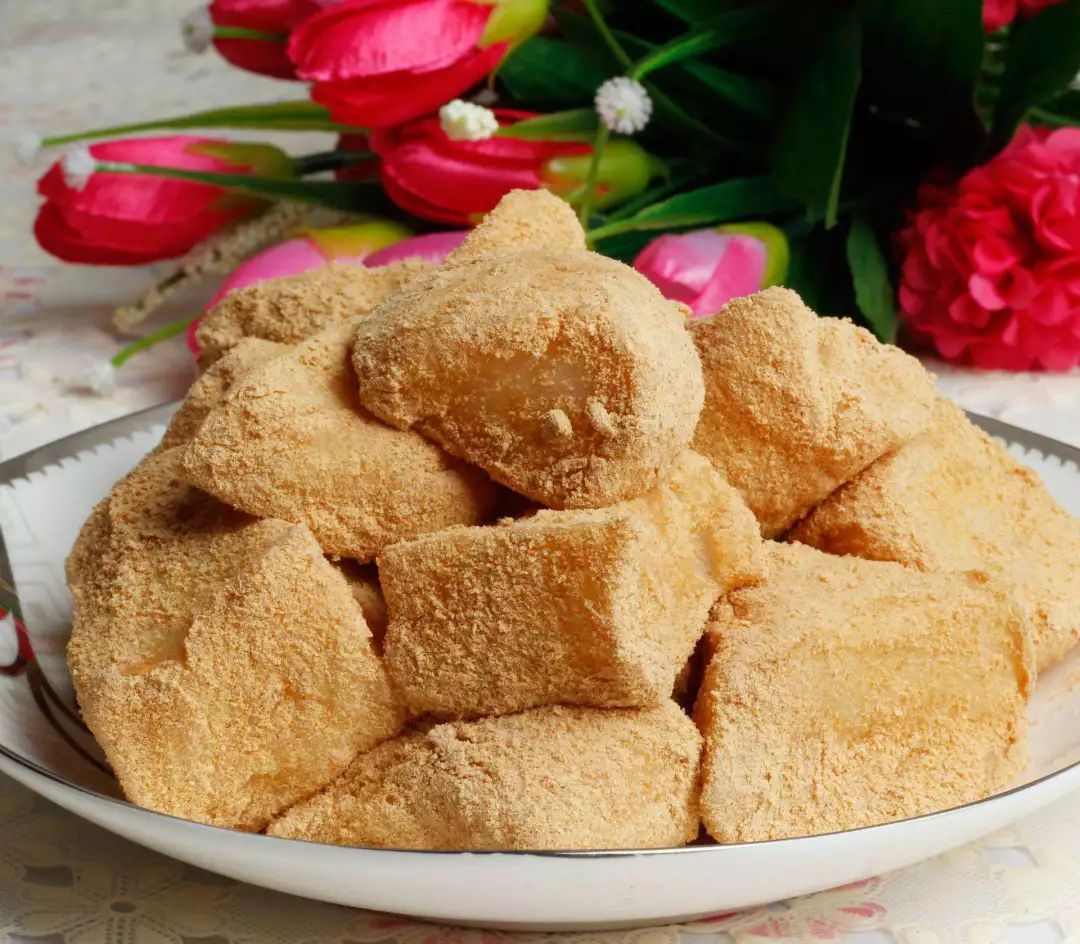 吃烤肉打糕还要品米酒醇香吃上一口汁水饱满的烤肉喝上一杯飘香的米酒