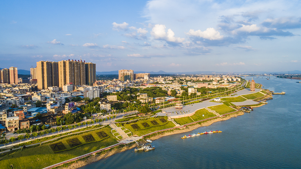 平南河长在行动_平南县