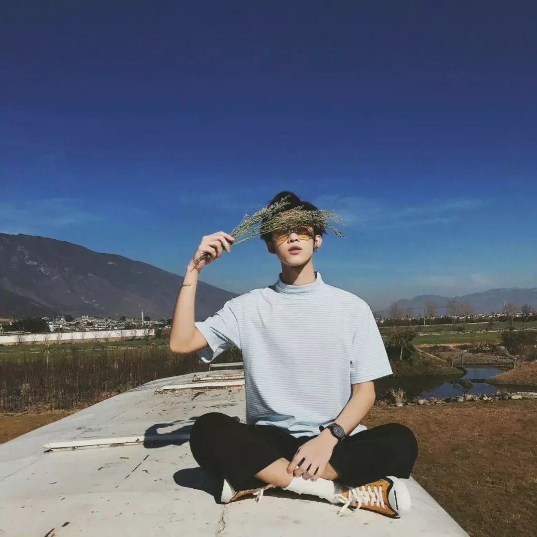 头像心若向阳无谓悲伤