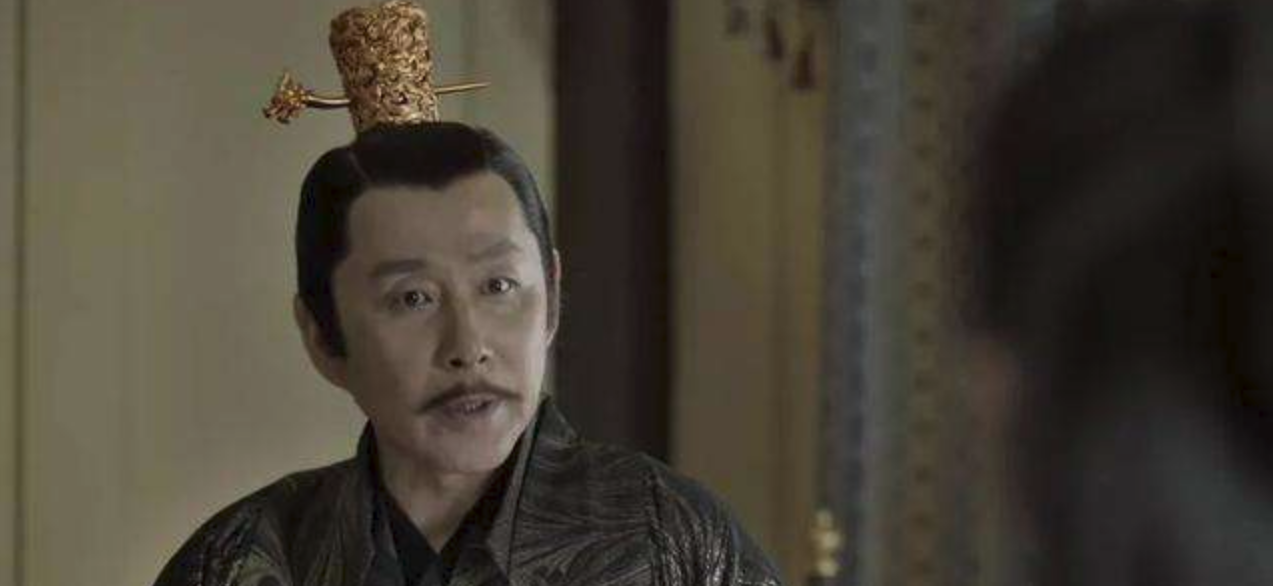 《庆余年》里庆帝陈道明,看似不修边幅实则气场强大,眼神都是戏