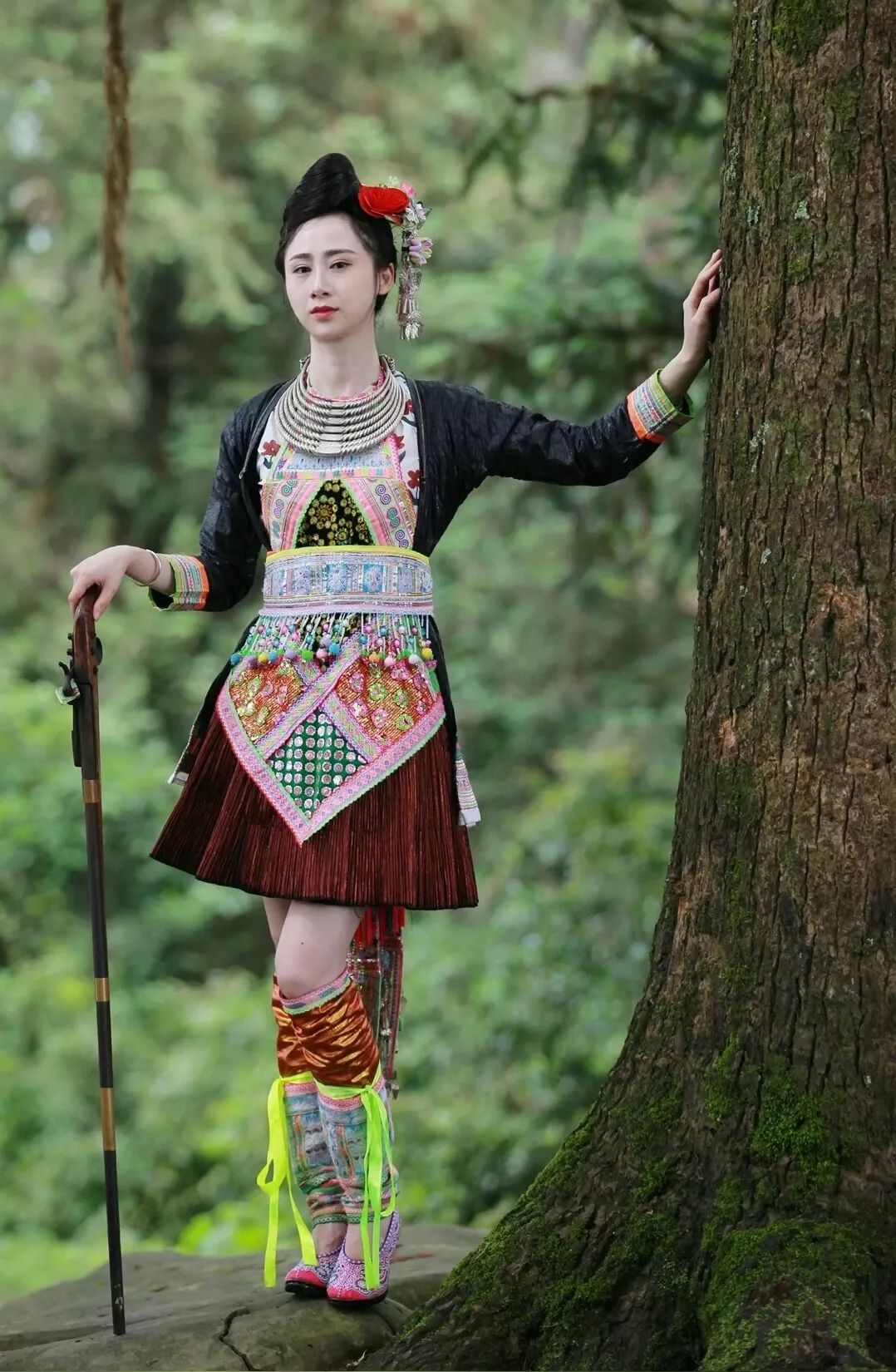 苗族每一个女孩都拥有一套高定的民族