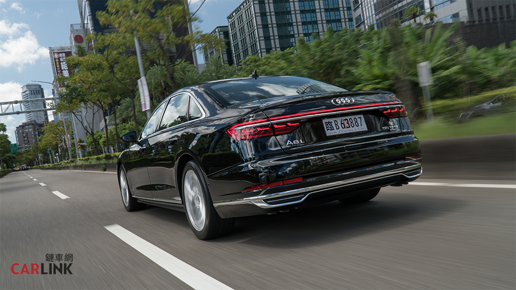 当代最先进的长轴旗舰奥迪a8l55tfsiquattro试驾